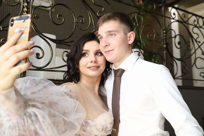 VIDEO: Another Entanglement Drama As 35-year-old Russian Social Media Influencer Marries 20-year-old Stepson